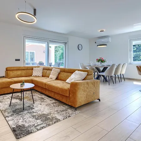 Сasa de vacaciones Fortuna By Interhome Labin (Istria)